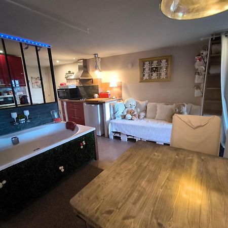 Love-Room Discret 40 M2 Bormes Les Mimosas Village Avec Terrasse Exterior photo
