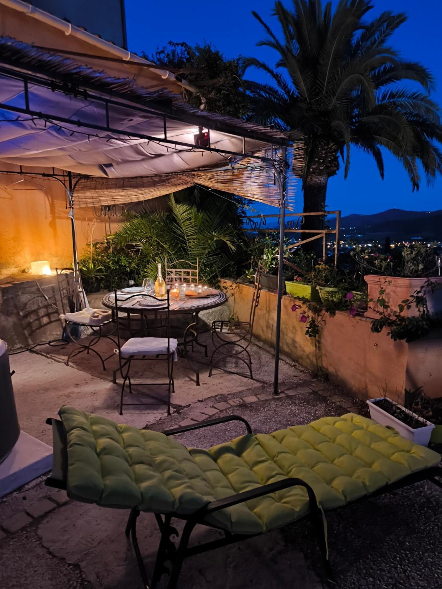 Love-Room Discret 40 M2 Bormes Les Mimosas Village Avec Terrasse Exterior photo