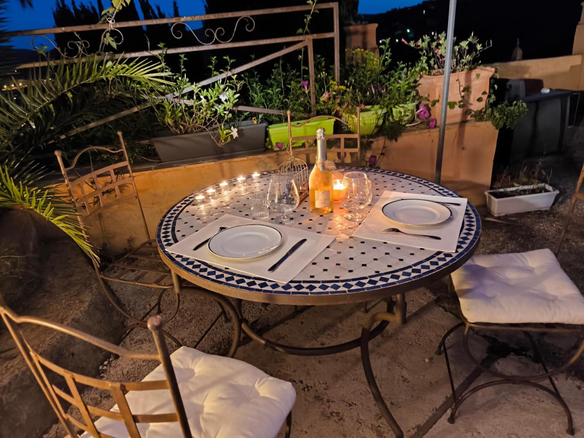 Love-Room Discret 40 M2 Bormes Les Mimosas Village Avec Terrasse Exterior photo