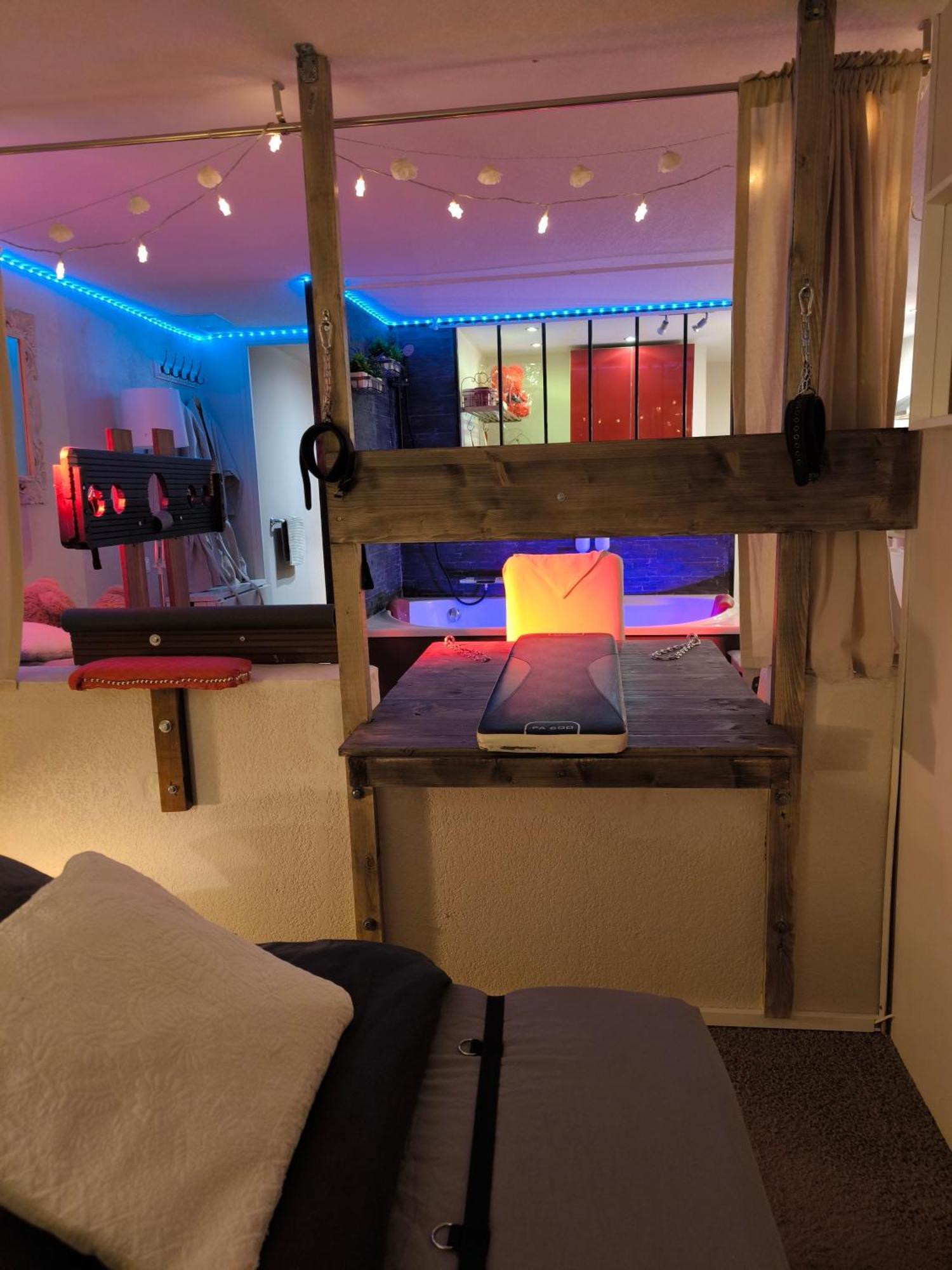 Love-Room Discret 40 M2 Bormes Les Mimosas Village Avec Terrasse Exterior photo
