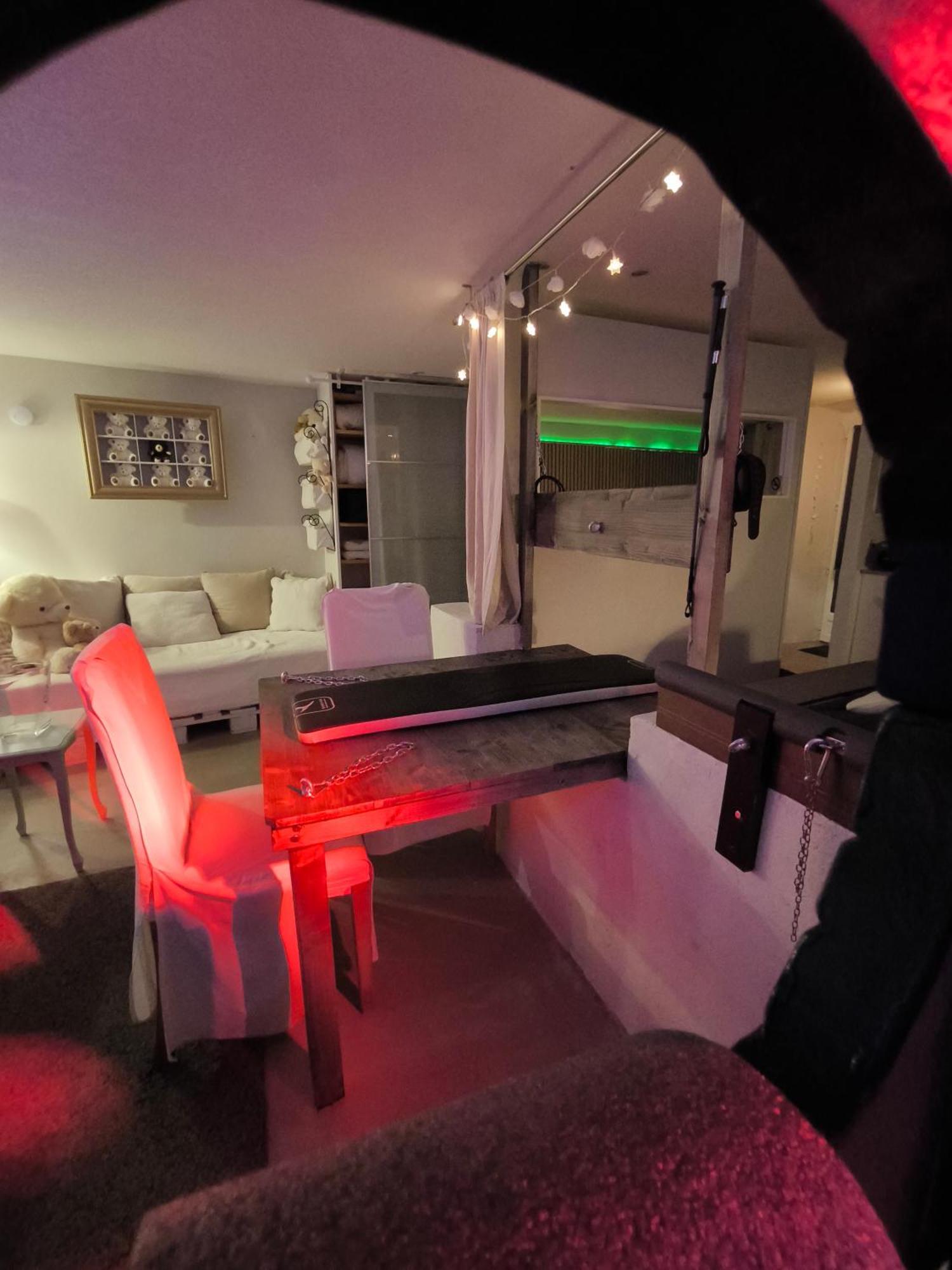 Love-Room Discret 40 M2 Bormes Les Mimosas Village Avec Terrasse Exterior photo