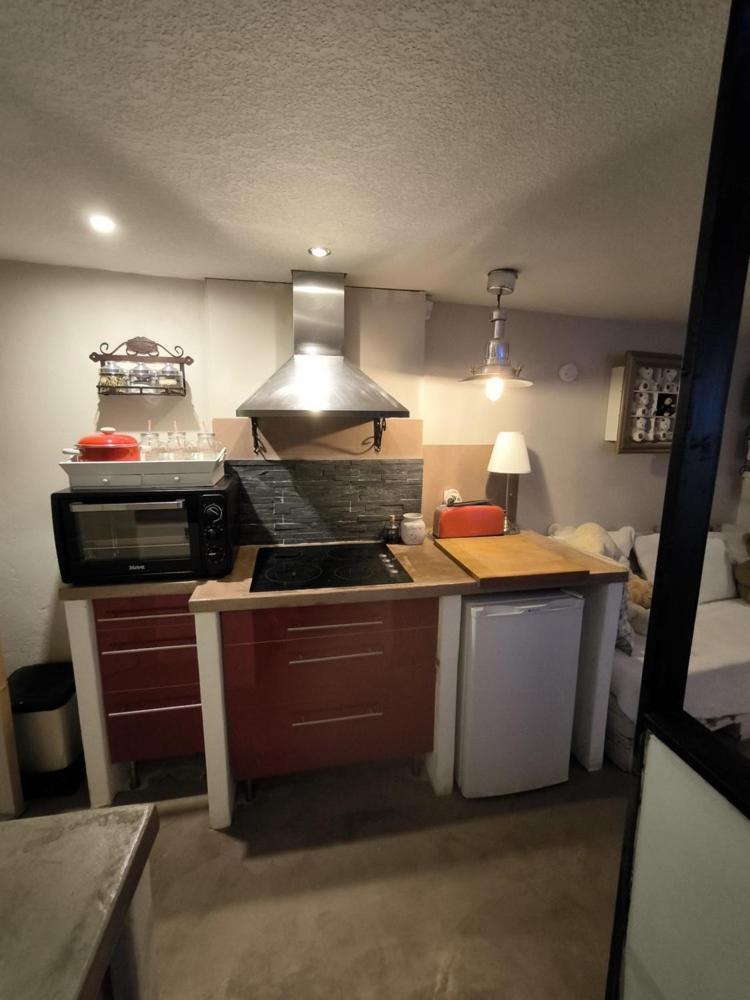 Love-Room Discret 40 M2 Bormes Les Mimosas Village Avec Terrasse Exterior photo